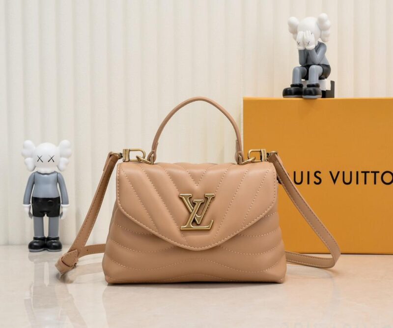 Louis Vuitton Hold Me Bag