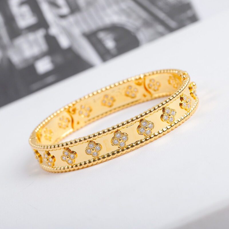 Van Cleef & Arpels Bracelets
