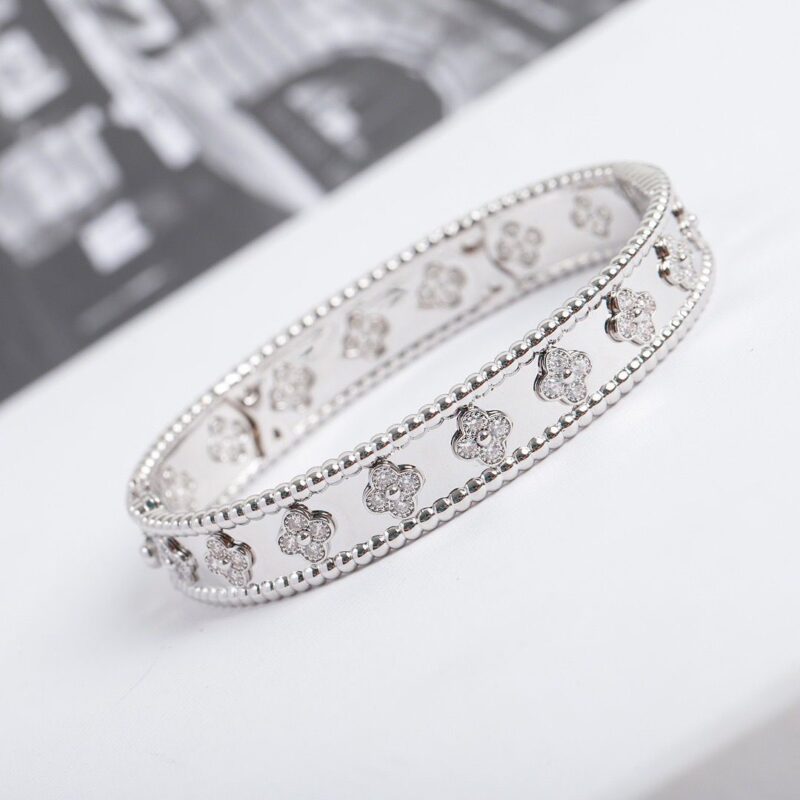 Van Cleef & Arpels Bracelets